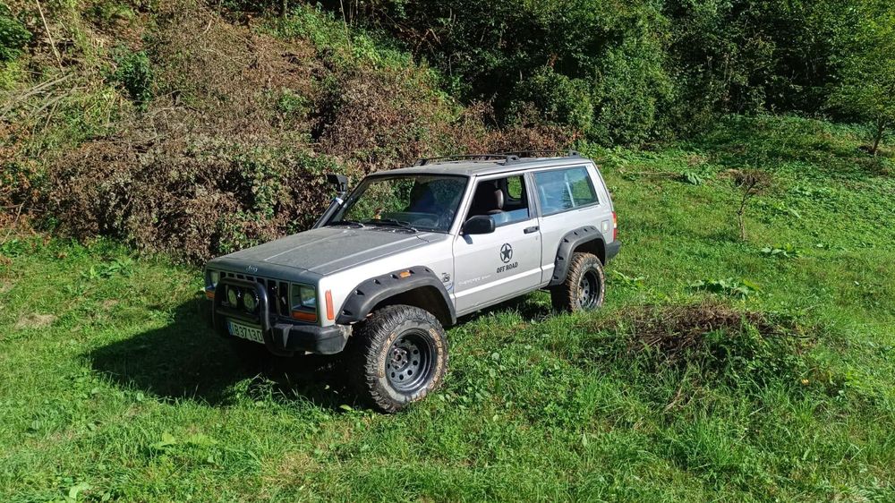 Cherokee xj 2.5 fara rugina