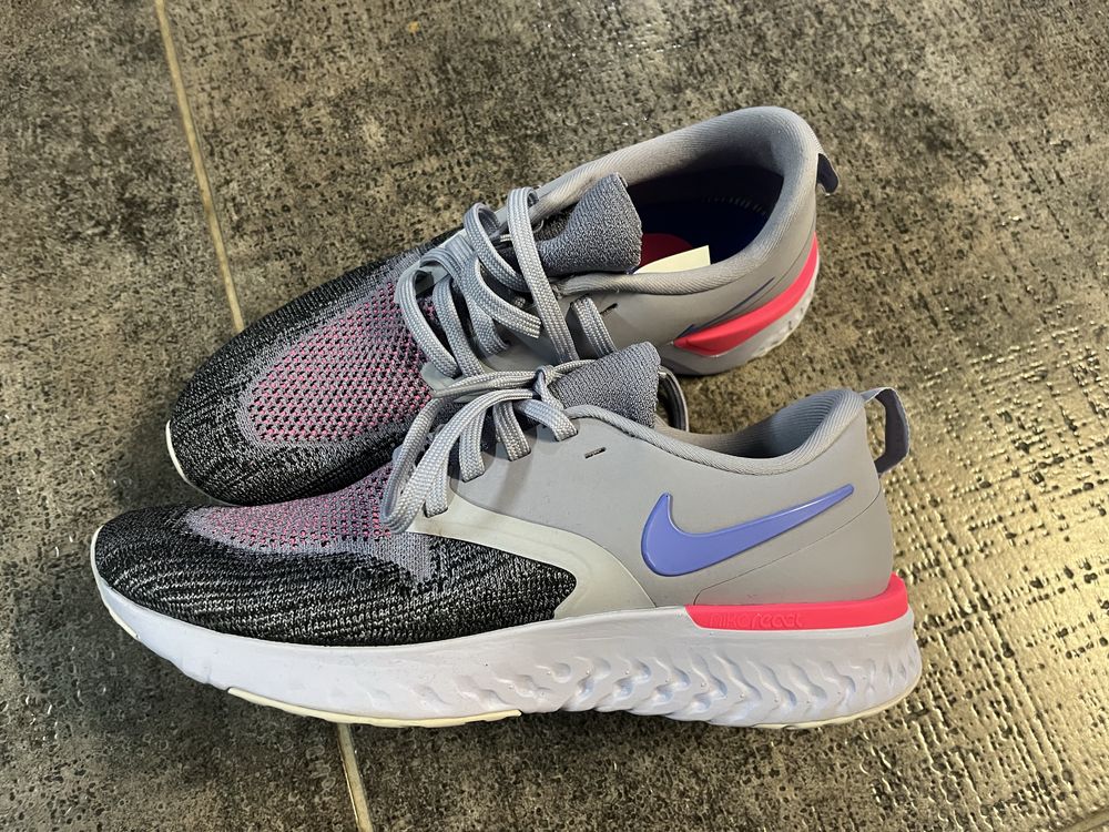 Nike Odyssey React Дамски Маратонки 38