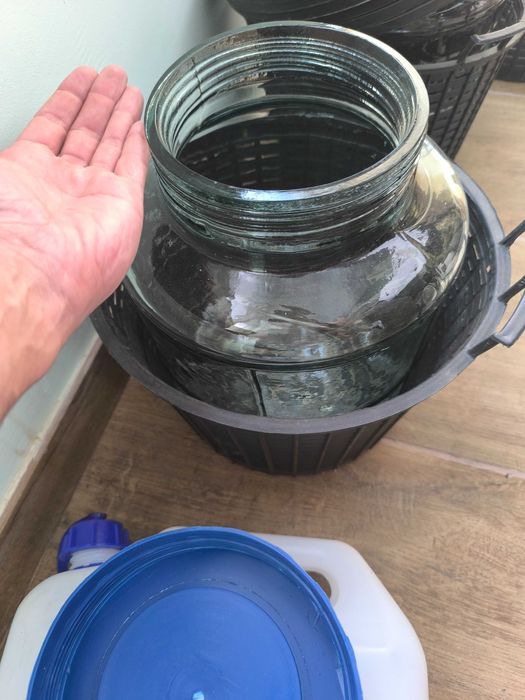 Стъклени буркани 10л с пластмасова капачка/винт 6 броя (дамаджана)