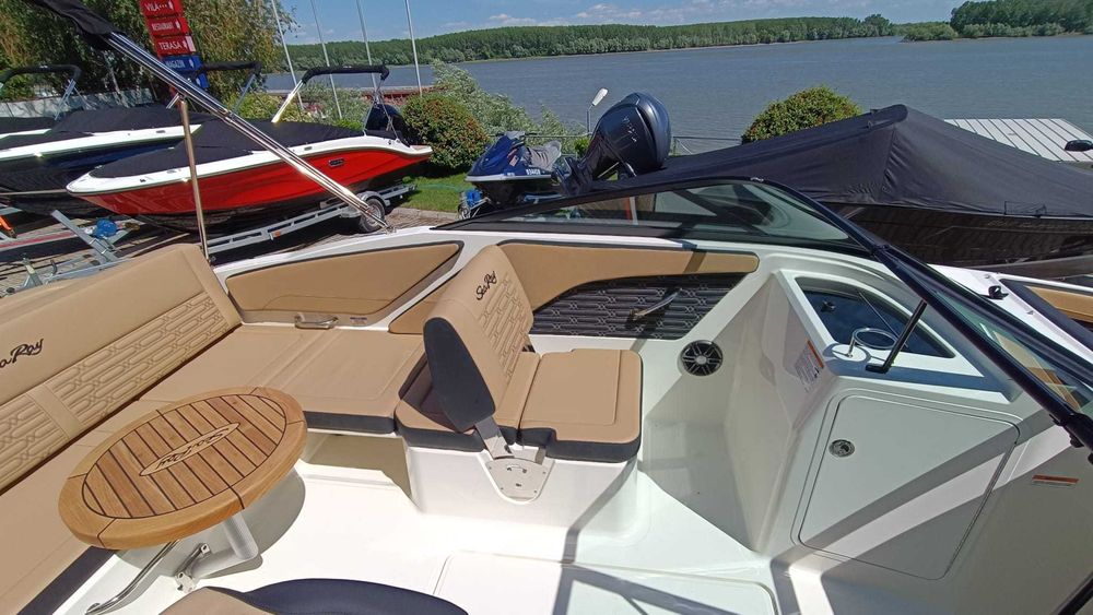 Sea Ray 210 Outboard