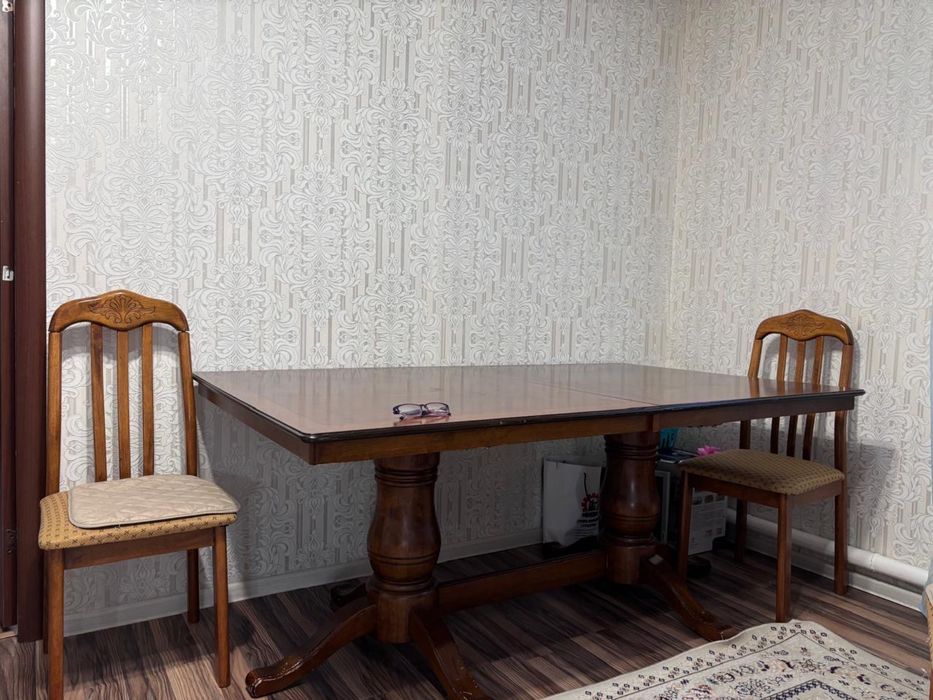 Продам стол для гостинной