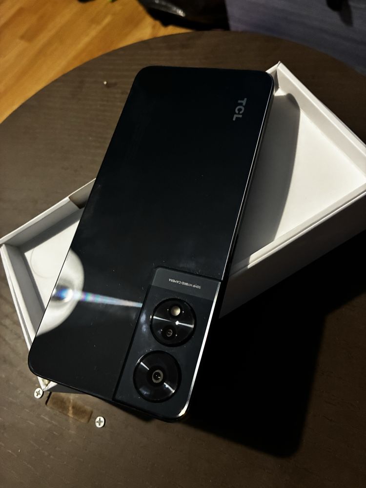 Продавам TCL 505