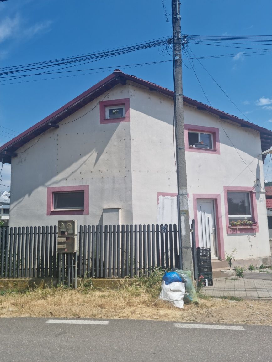 Casă de vânzare!