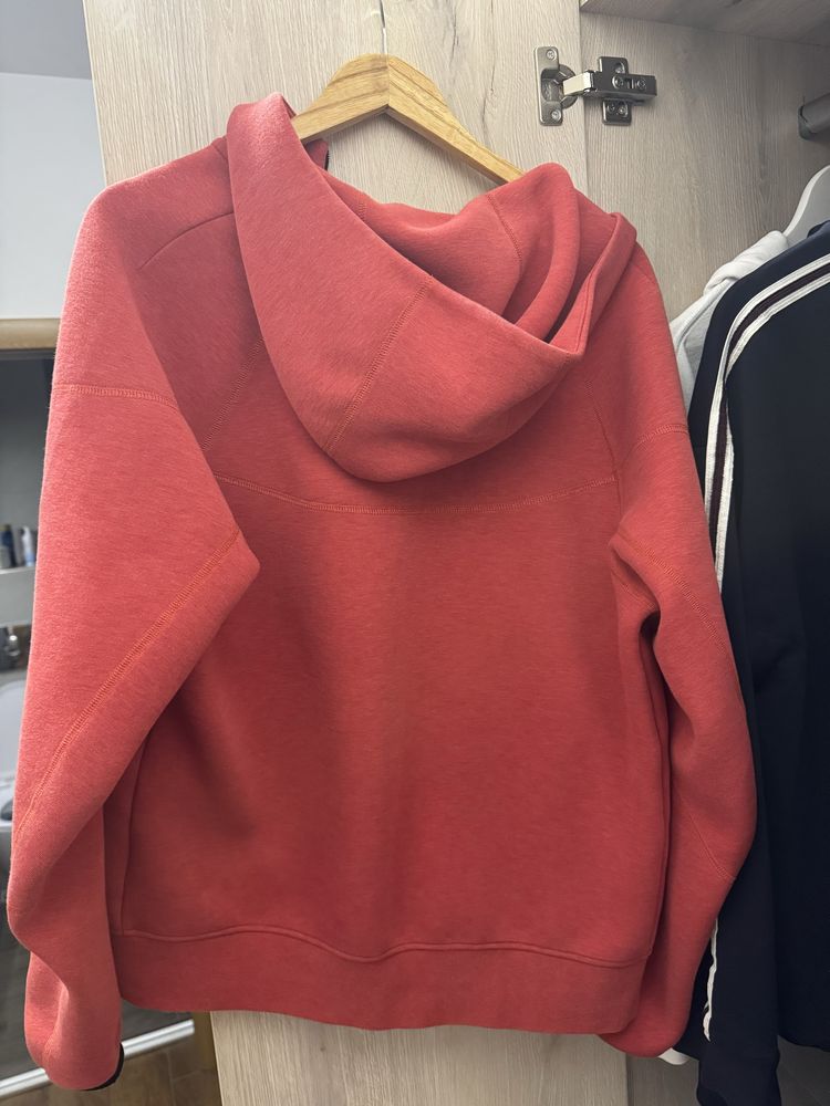 Чисто ново Nike tech