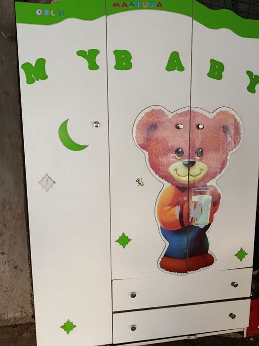 Bolalar shkafi oq rangli rasmli