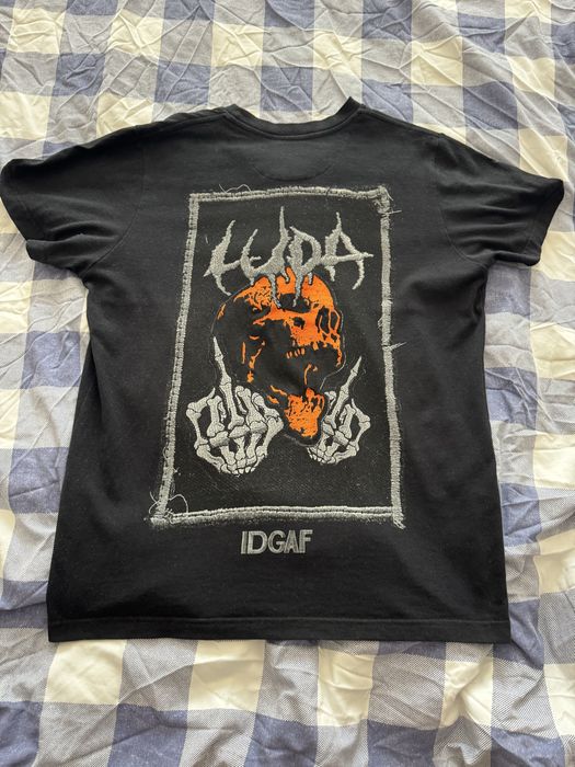 Luda тениска.