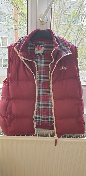 Vând vesta originala aproape noua  LeeCooper