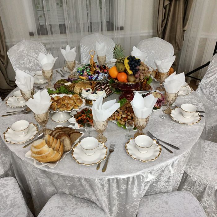 Аренда столов с посудой