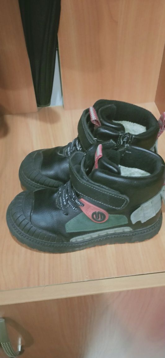 Зимние ботинки продам.