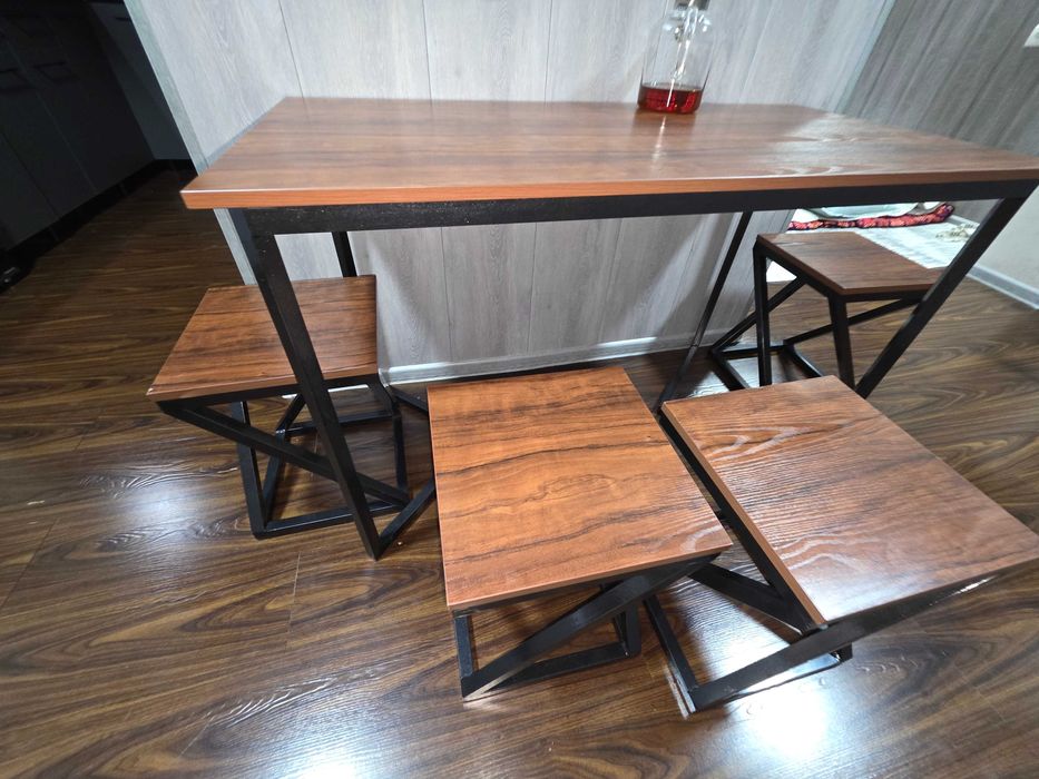 Стол со стульями