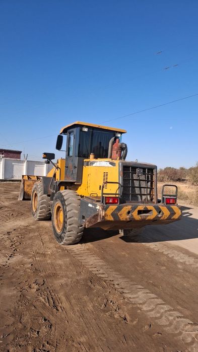 Traktor Hon sotiladi