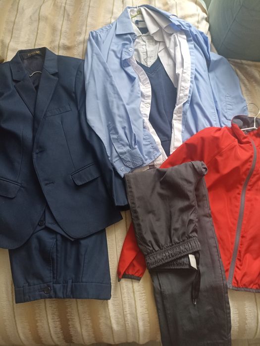 Костюм синий и спортивный на 8-9 летЮг