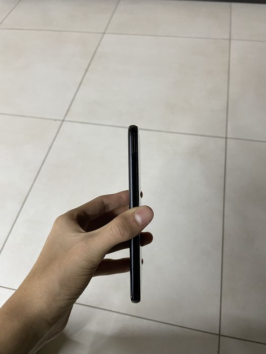 Telefon sotiladi mi Ideal xolatda hamma narsasi iwlidi