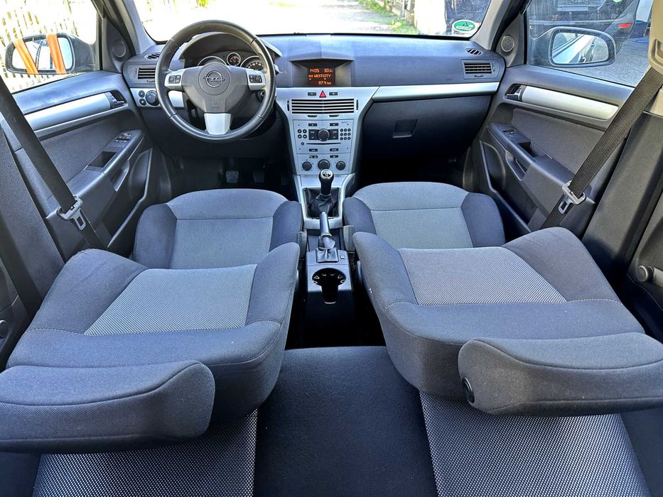 Opel Astra 1.4 Benzina | An 2009 EURO 4 | RATE | Livrare GRATUITA