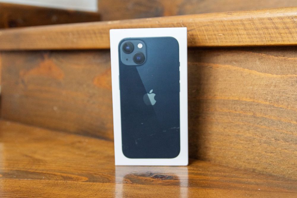 Telefon Apple iPhone 13 Midnight 128GB + HUSE