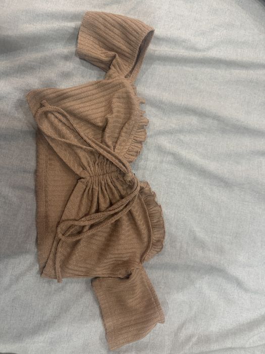 Къс топ с къси ръкави