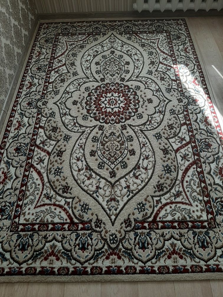 Продам ковёр в отличном состояние.