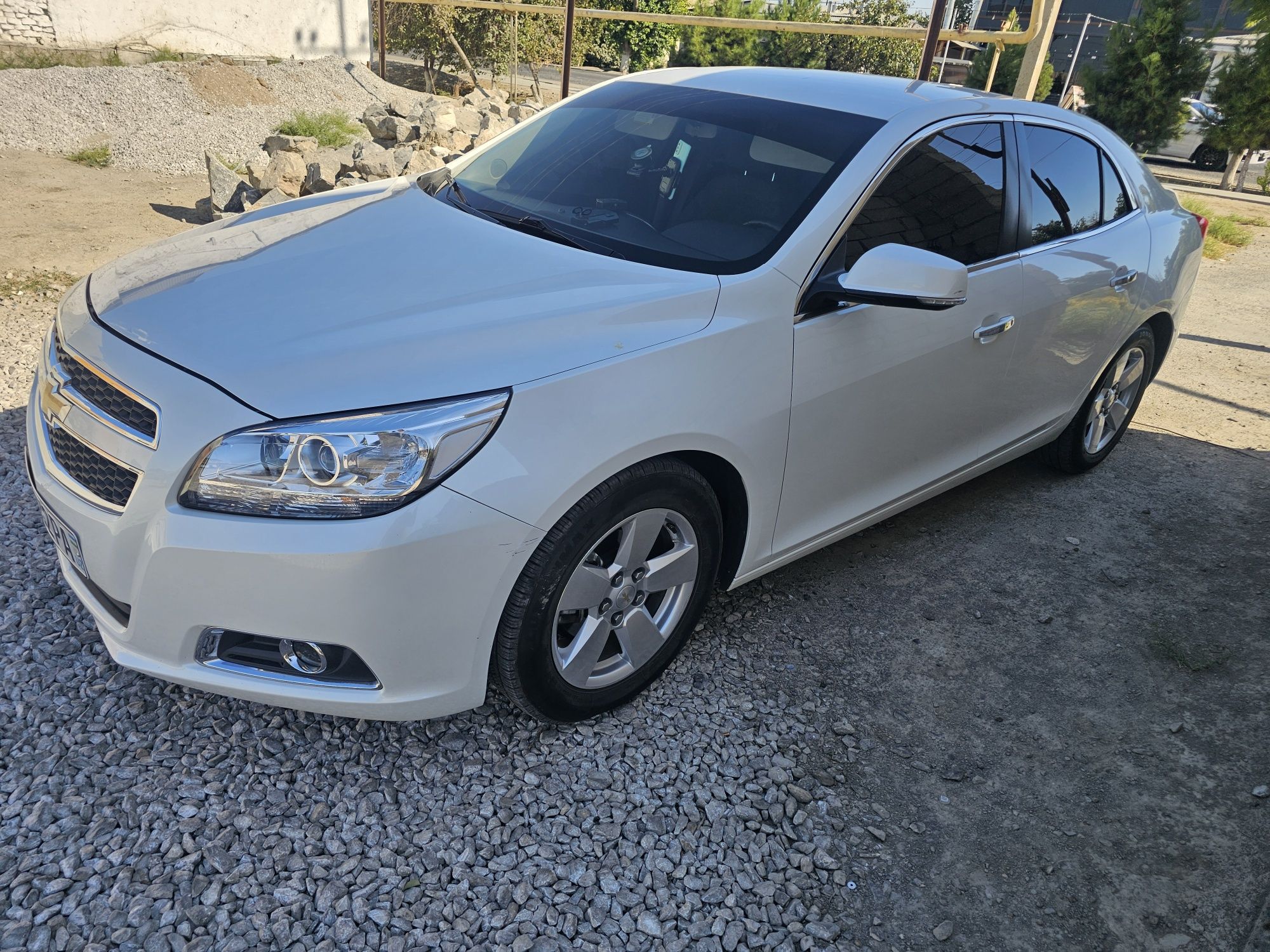 Malibu 1 sotiladi 2014 yil kraska tozza