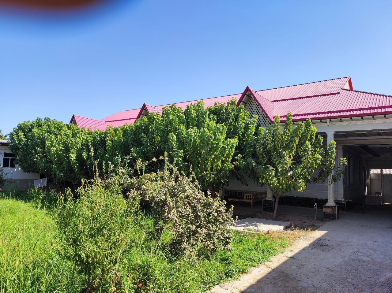 Uy Sotiladi Sherobod shaxar Park yaqinida