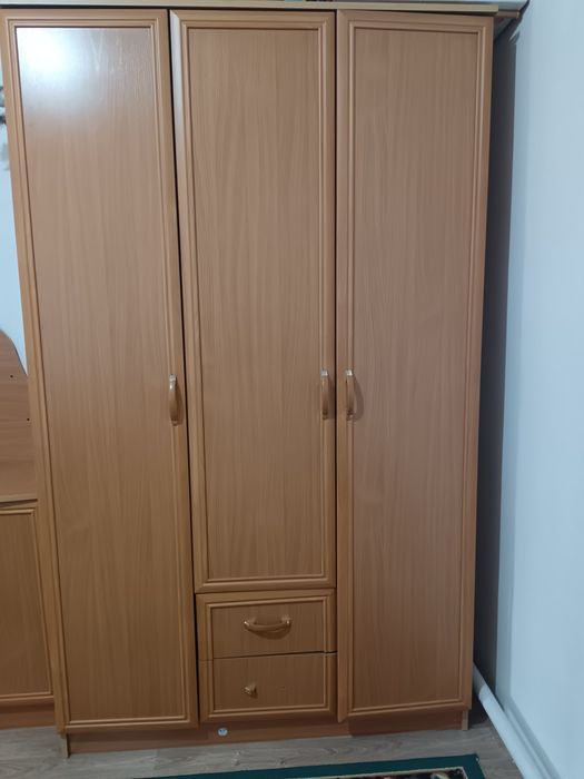 Продам спальный гарнитуру