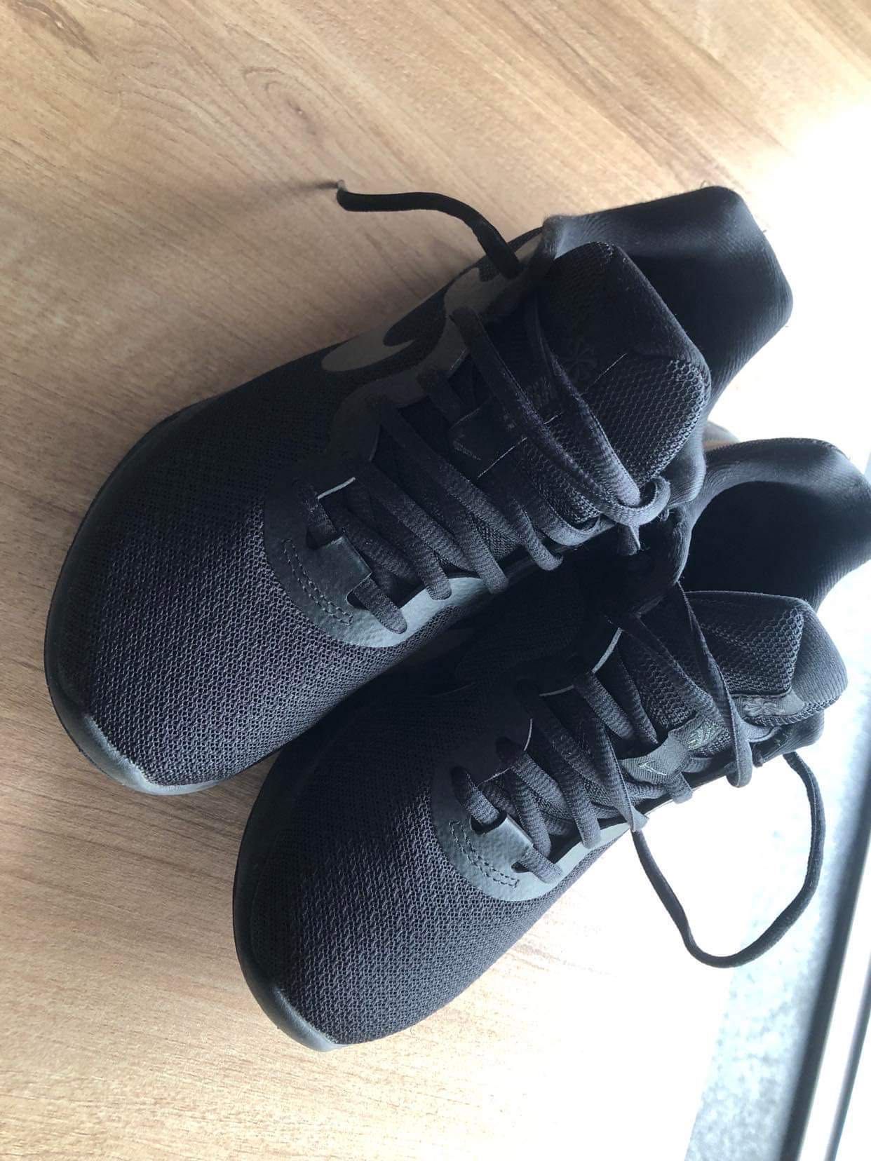 Adidasi Nike femei marimea 37.5 negru