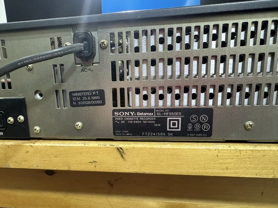 Video recorder sony beta hifi  sl-hf950es