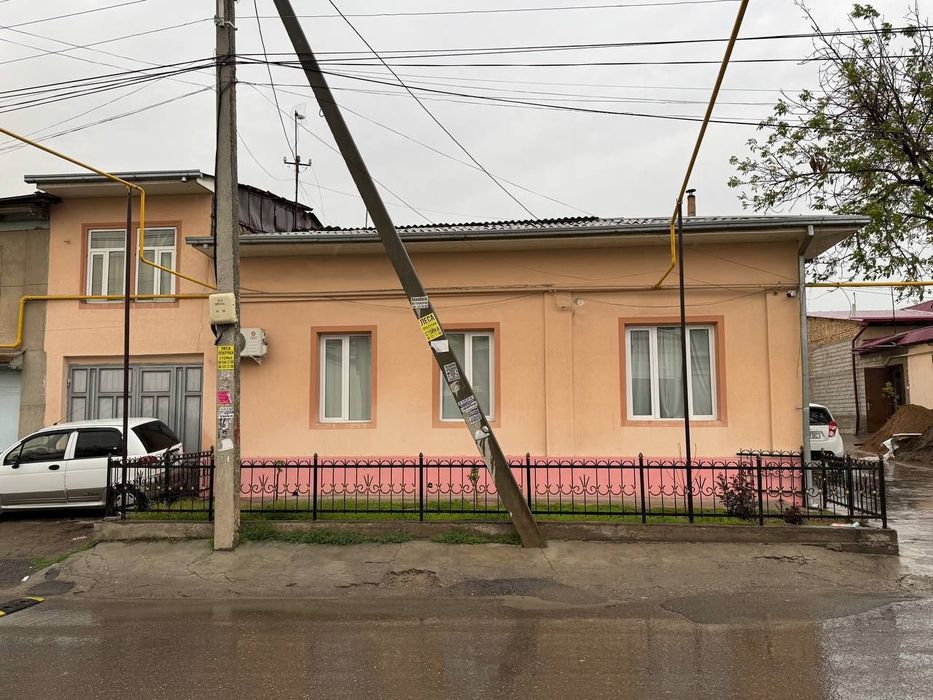 Нурафшон КУКЧА махалла 2,5 сотих 5 хона угловой сотилади