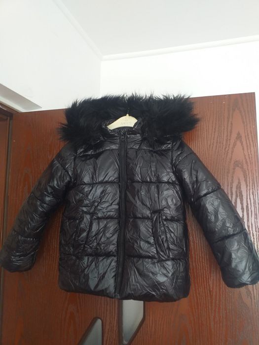 Geaca neagră  fetiță