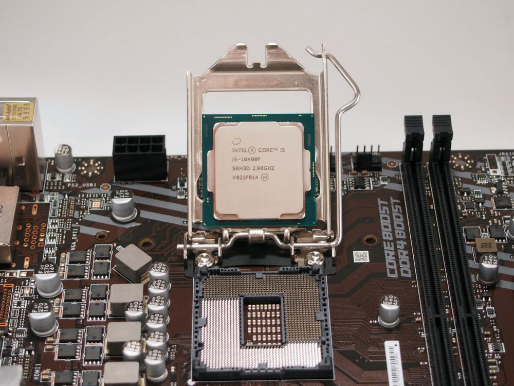 I5-10400F, 16 gb Fury ddr 4, gigabyte h410m h-v2, SSD Gigabyte 512 GB