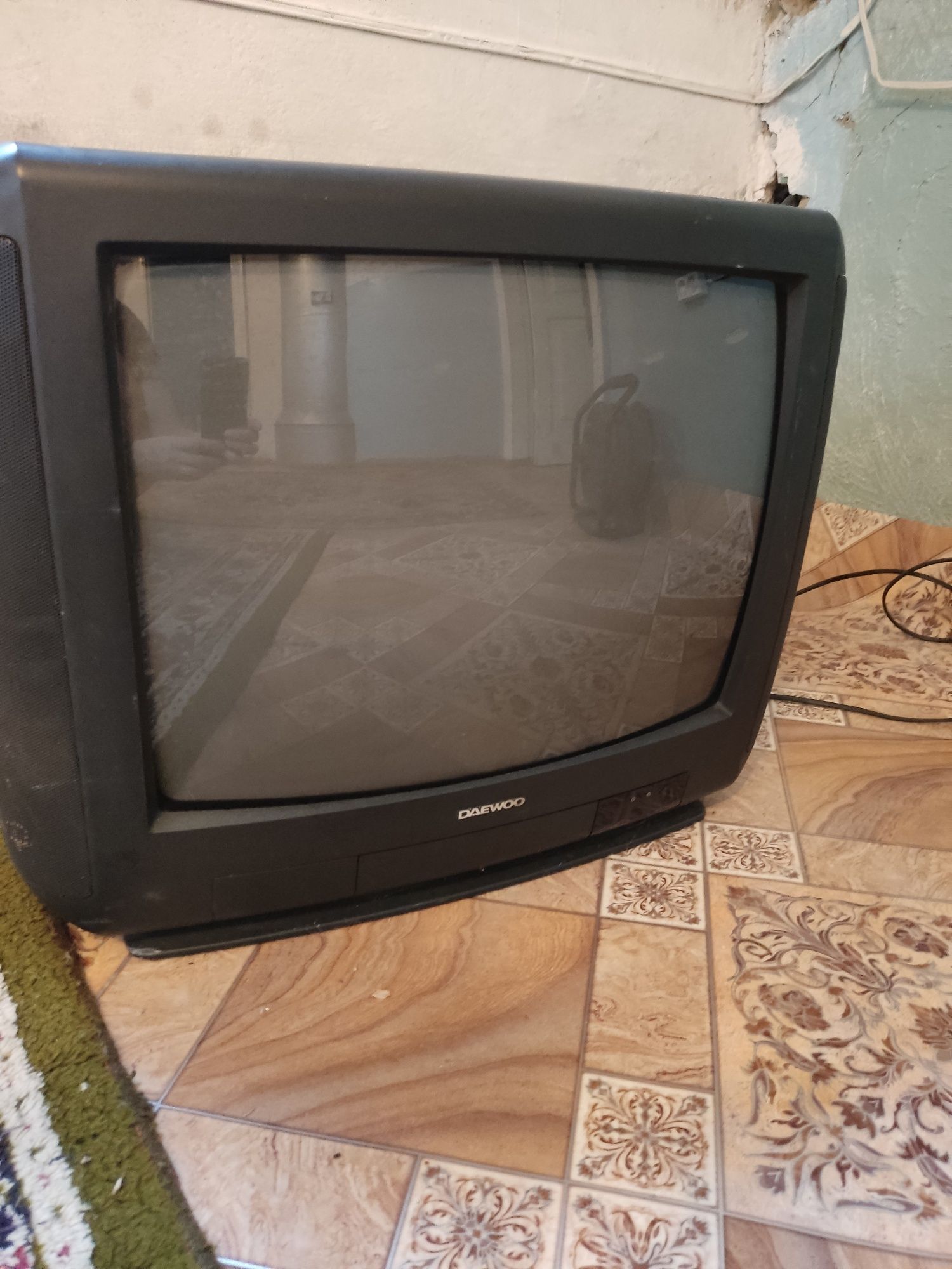 Продам телевизор бу
