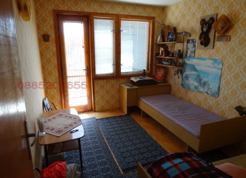 Продавам вила с.Мухово