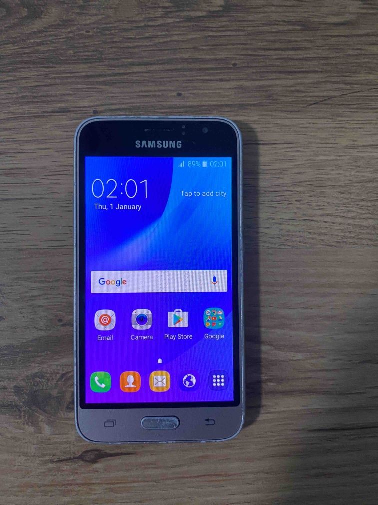 Продавам SAMSUNG J1