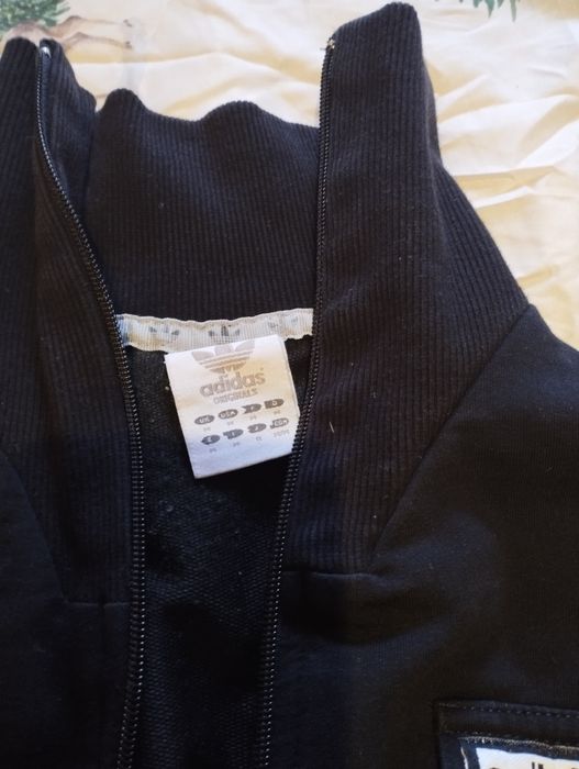 Екип на Адидас М