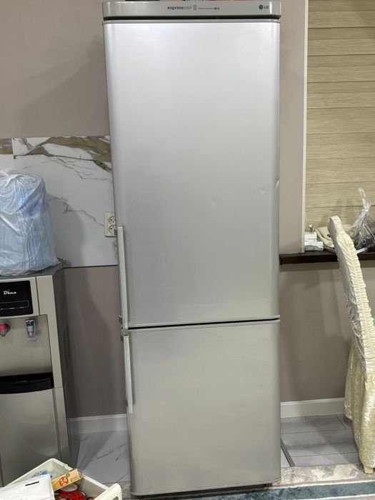 Продам Холодильник LG