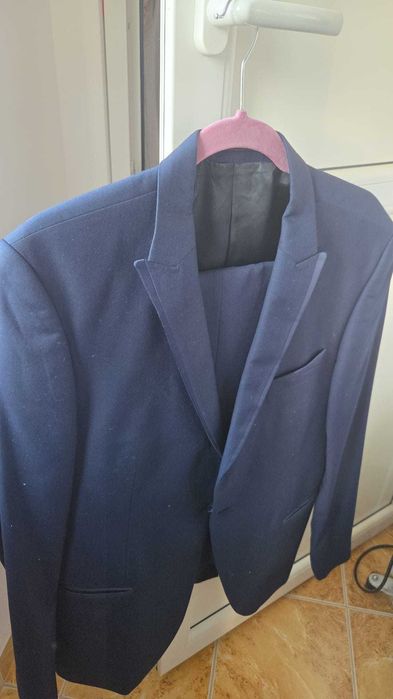 Costume bărbătești de vanzare ,purtate. Curățate profesional