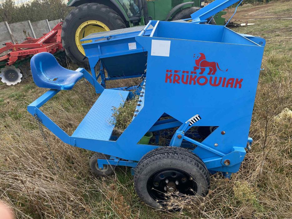 Linie complecta ceapa ,semanatoare,utilaj taiat frunze, masina de scos