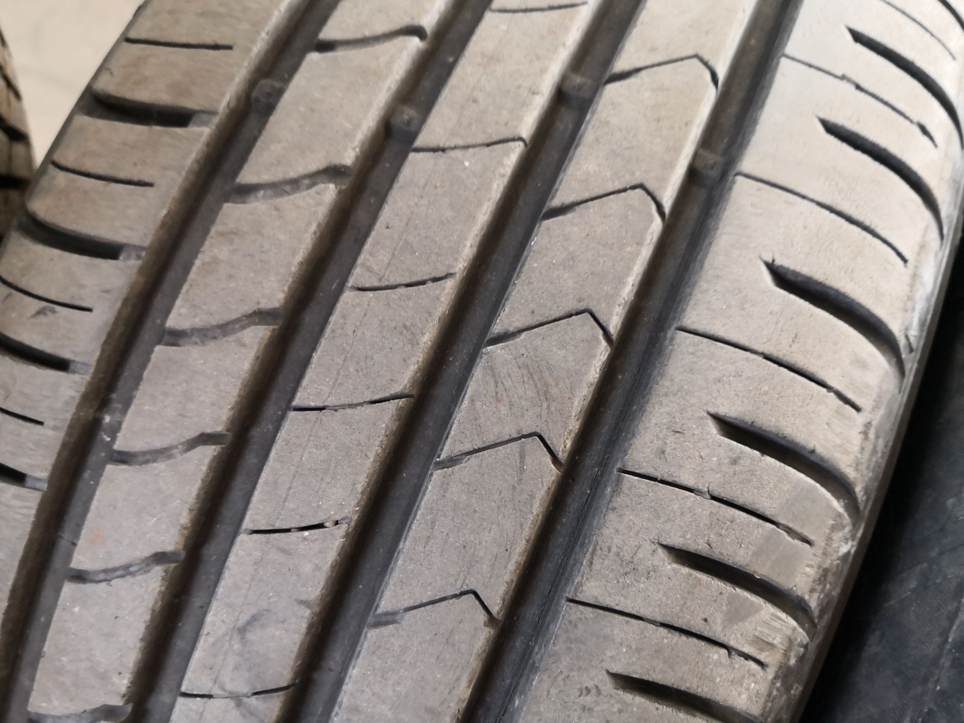 215 55 17 цола гуми като kumho dot 19