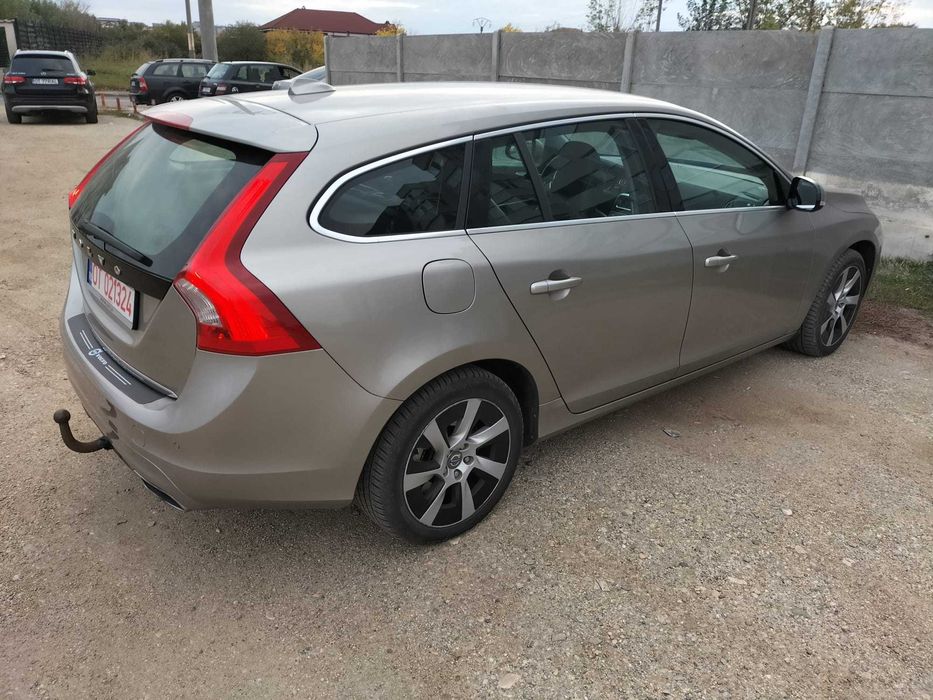 Volvo v60-2.4 AWD plug jn hybrid 283 CP