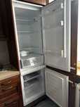 встраиваемый холодильник Hotpoint (Ariston/Indesit).