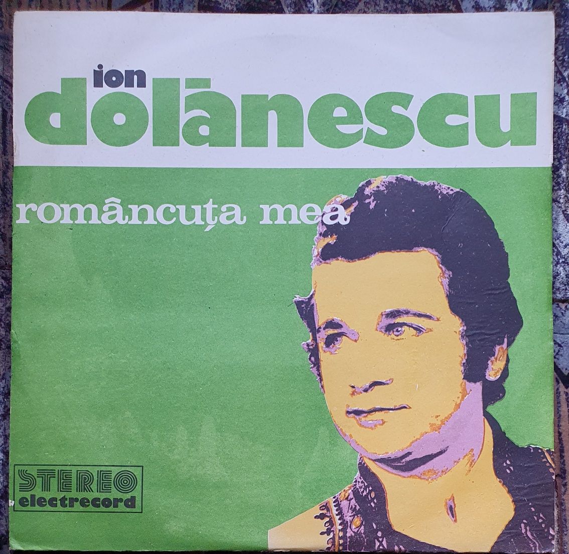 Discuri de vinil cu muzică populară