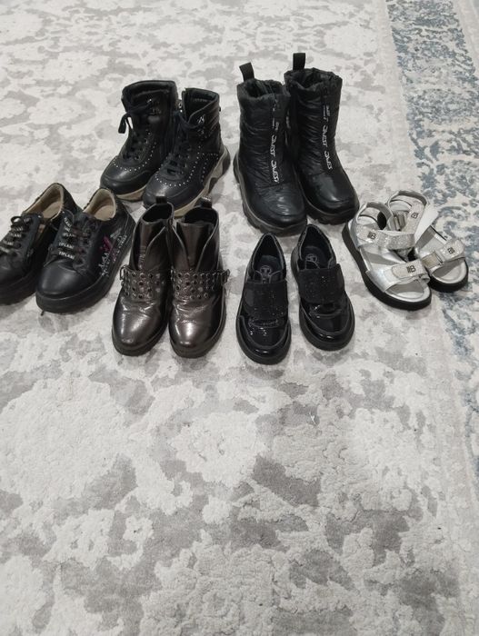 Продам детскую обувь