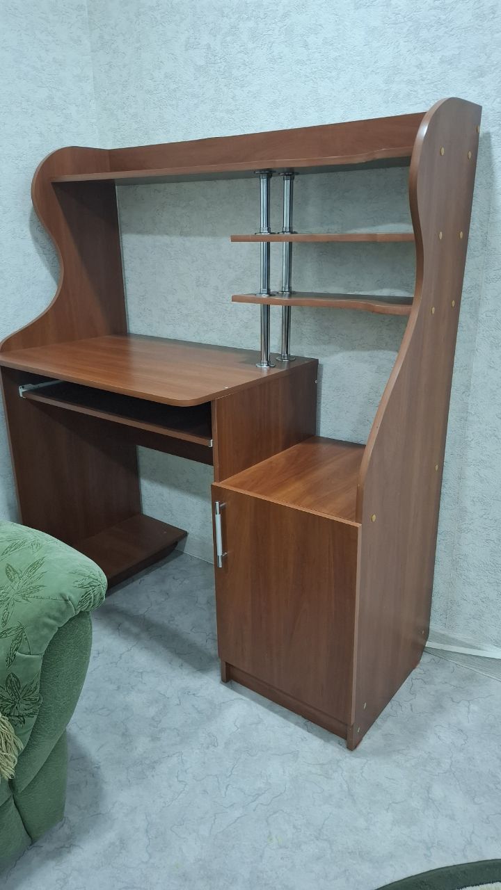 Компьютерный стол+рабочий