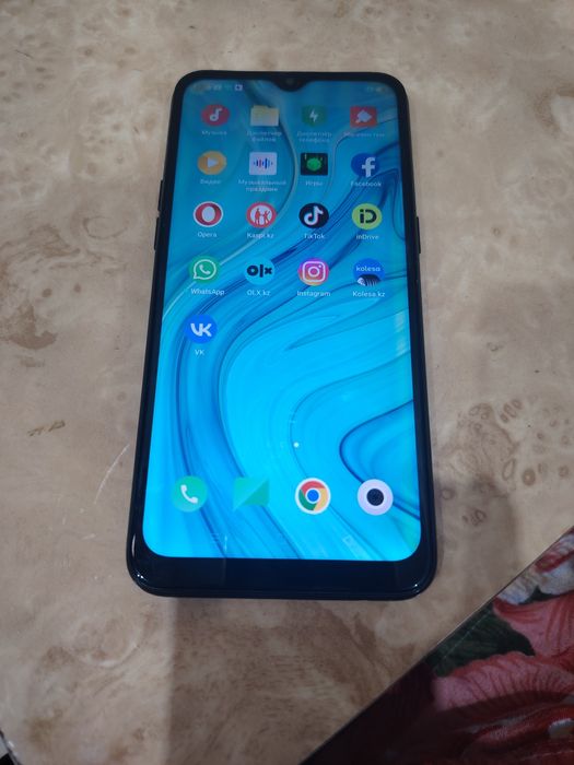 Телефон Оппо А1.