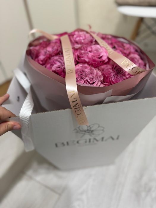 Гүлдер сатылады.