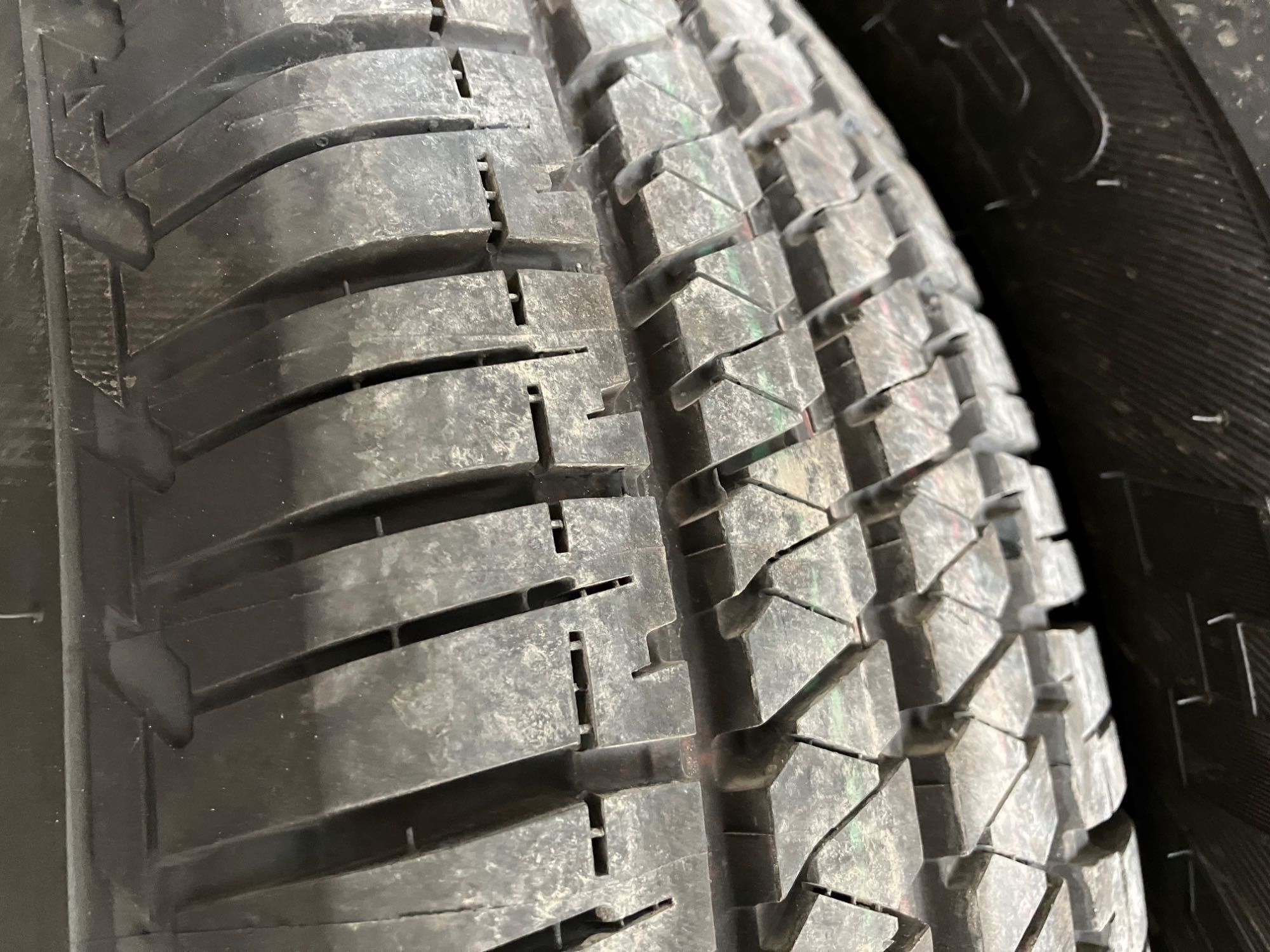 Нови гуми Bridgestone 195/80 R15