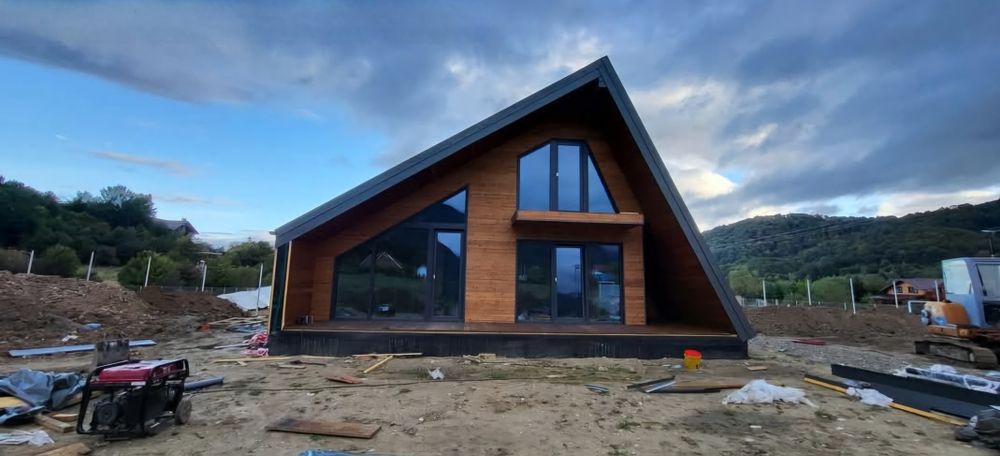 Case modulare din panouri Sandwich termoizolant pe structura metalica