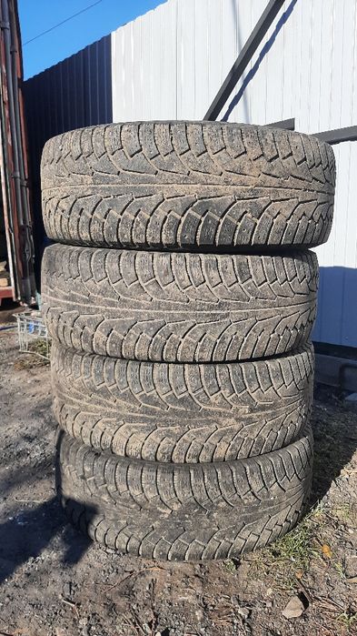 продам резину зимнюю на 17 на внедорожник