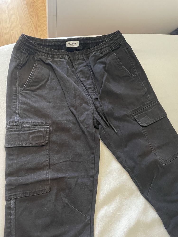 Pantaloni jogger/cargo pull&bear