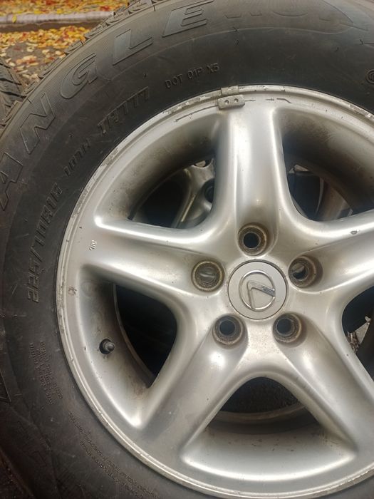 Шины с диском на Lexus RX.