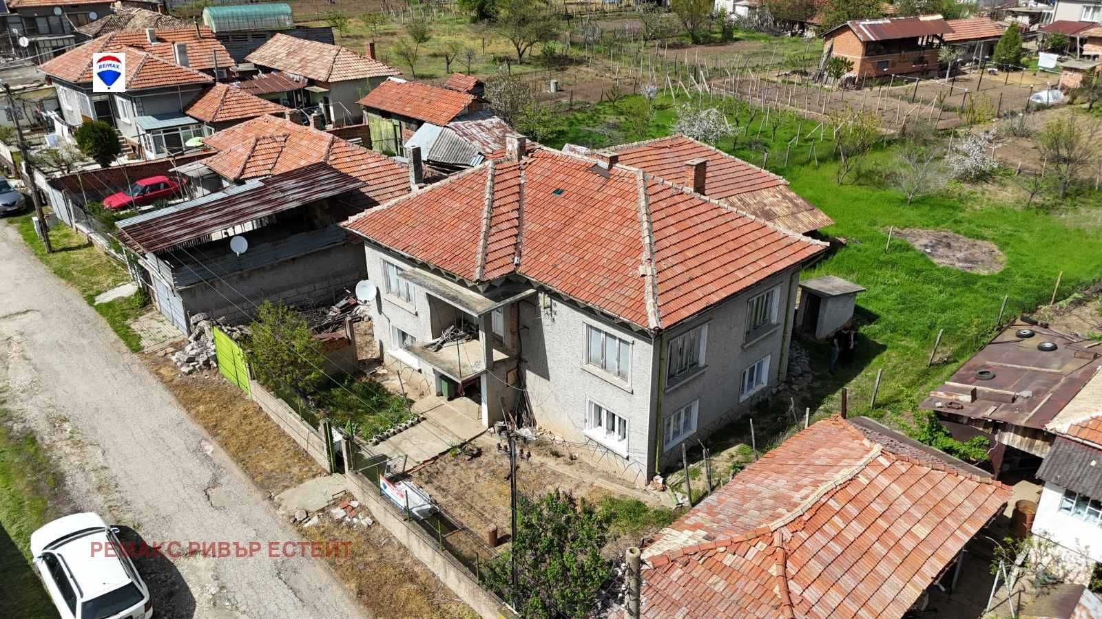 Къща на два етажа за продажба гр. Две могили